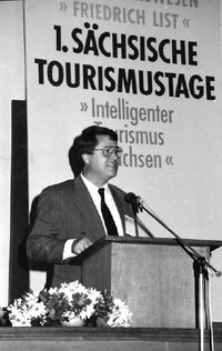 © sum; HfV-Professor Armin Godau war Mitinitiator der 1. Sächsischen Tourismustage 1990. 