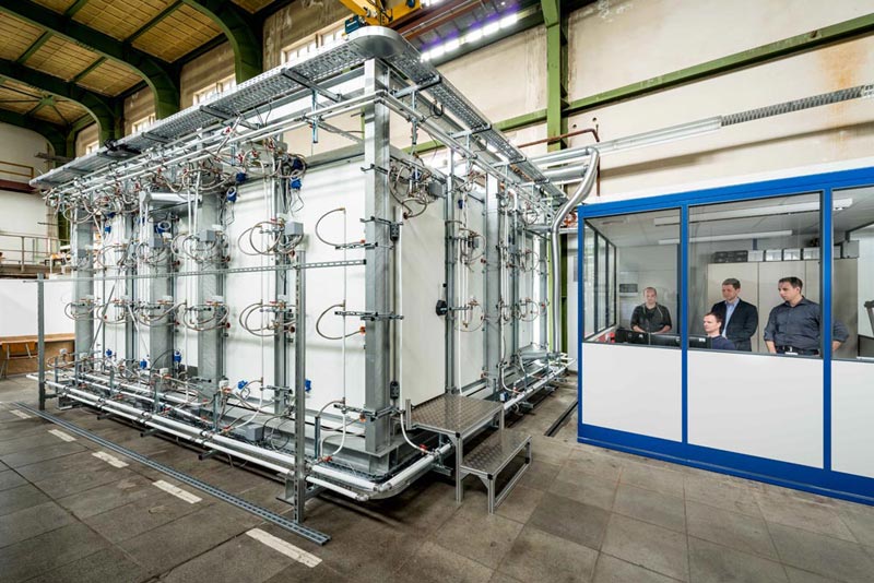 © Kirsten Lassig; Die Klimakammer der Dresdner Forscher wird als erstes von der neuen Technologie profitieren: In der dazugehörigen Klimaanlage wird der SOMAK-Protoyp getestet. 