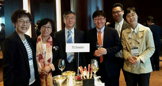 Foto: privat; Die koreanische Regionalbotschafterin Frau Prof. Kwan (2.v.l.) im Kreise von TUD-Alumni.