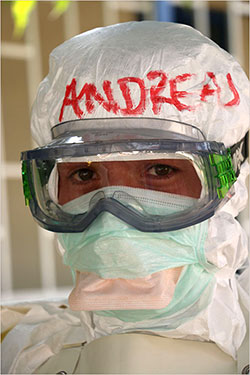 © Dr. A. Kurth; Beim Ebola-Feldeinsatz in Sierra Leone 2015. 