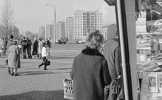 © Deutsche Fotothek CC BY-SA 3.0 de
Die Heimwerkerzeitschrift "practic" erschien ab 1967 im Verlag Junge Welt. Auf der undatierten Aufnahme ist sie in der Auslage eines Zeitungsstandes am Dresdner Postplatz zu sehen.