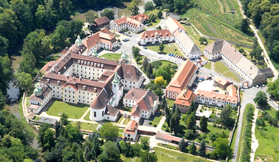 © D. Möbius; Im Kloster St. Marienthal in Ostritz konzentrieren sich einmal jährlich 20 Nachwuchswissenschaftler der Graduiertenakademie auf das Schreiben ihrer Promotion oder Publikation.