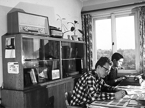 © Hußke (Buch S. 181); Ein typisches Lern- und Wohnheimambiente in den studentischen Unterkünften der DDR.