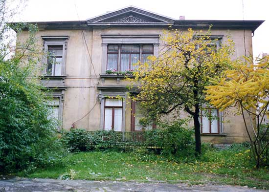 In der Timaeusvilla, Alaunstraße, wohnte der Fabrikant selbst; die Schokoladenfabrik existiert heute nicht mehr.